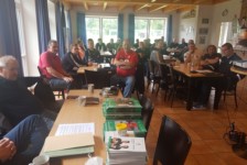 Aufmerksam folgen die Teilnehmer den Ausführungen