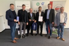 Heiko Zander (Medienunternehmen Heise, „Das Örtliche“), FIFA-Referee Robert Schröder, BSO Jürgen Bockelmann, Preisträger Schiwan Yousef Al Haji, KSO Volker Leddin, VSO Bernd Domurat.
