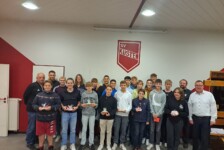 21 strahlende Neu-Schiris...Ganz links: Lehrgangsleiter Frank Müller, rechts BSL Martin Zornow